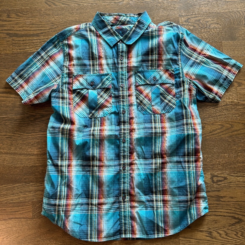 PRANA Men's button down short sleeve shirt size LARGE